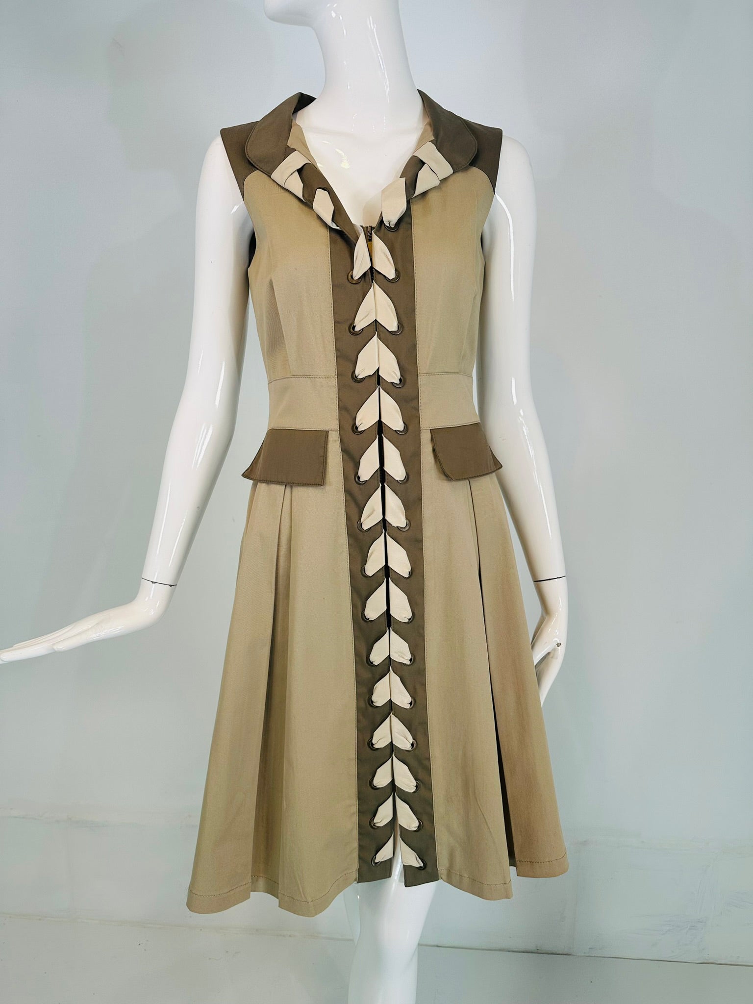 Oscar de la Renta Resort 2011 Two Tone Khaki Twill & Leather Safari St Palm Beach Vintage Oscar de la Renta Resort 2011 Two Tone Khaki Twill & Leather Safari St Palm Beach Vintage