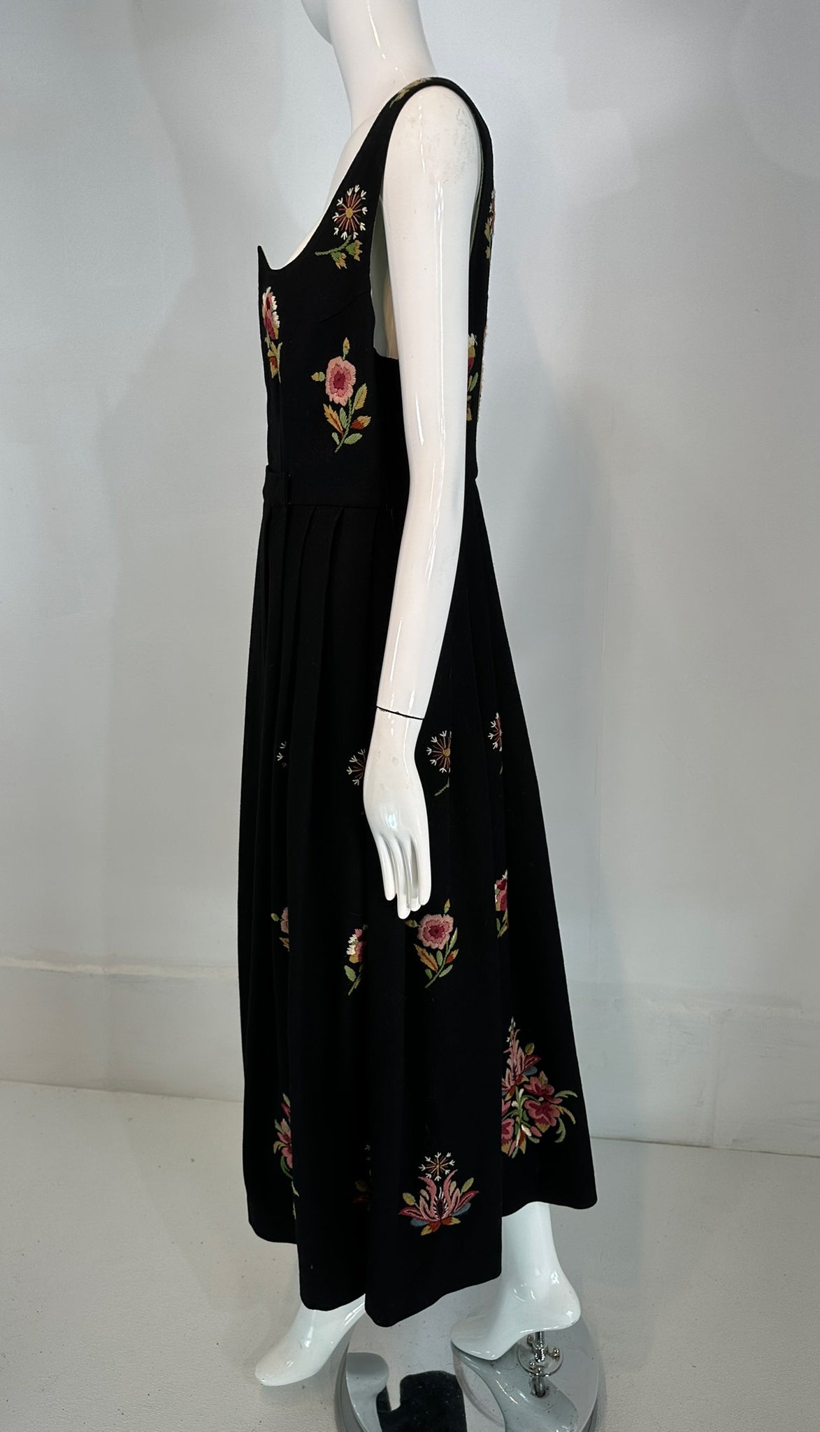 Vintage Norwegian Bunad Handmade Traditional Women's Folk Embroidered Palm Beach Vintage Vintage Norwegian Bunad Handmade Traditional Women's Folk Embroidered Palm Beach Vintage