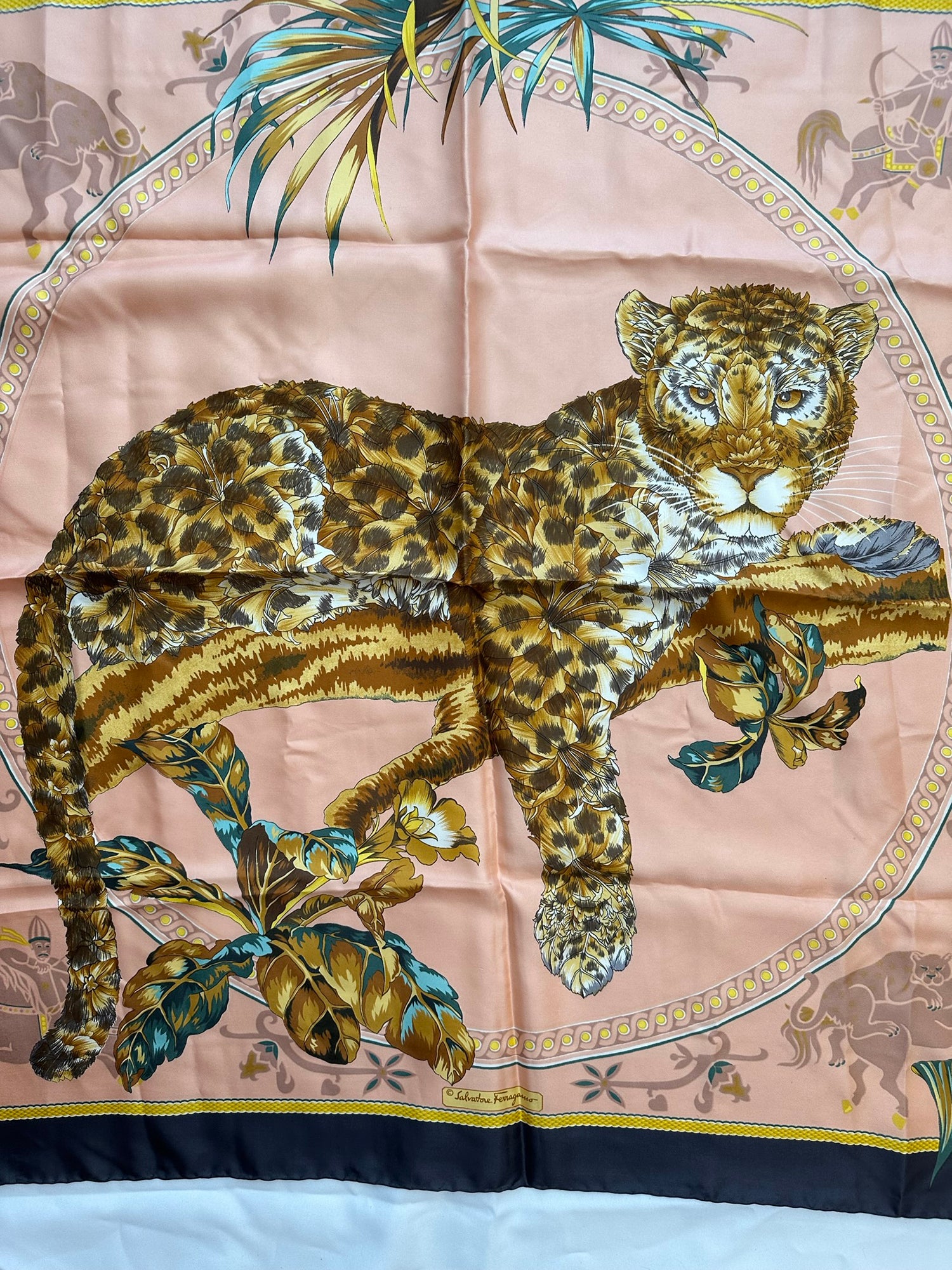 Salvatore Ferragamo シルク ニット アニマル カットソー SOLD Salvatore Ferragamo Rare Lounging Leopard Pink & Grey Silk