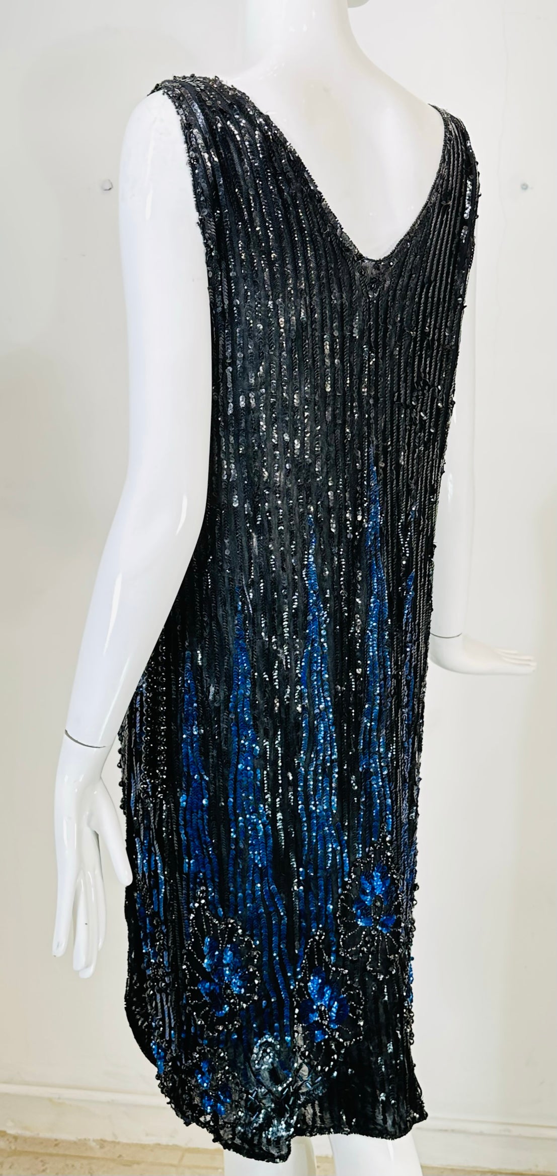 black sequin dress flapper Zapaka Women Sparkly Black Sequin Fringed 1920s Dress with Accessories Set, Black / M main image 1