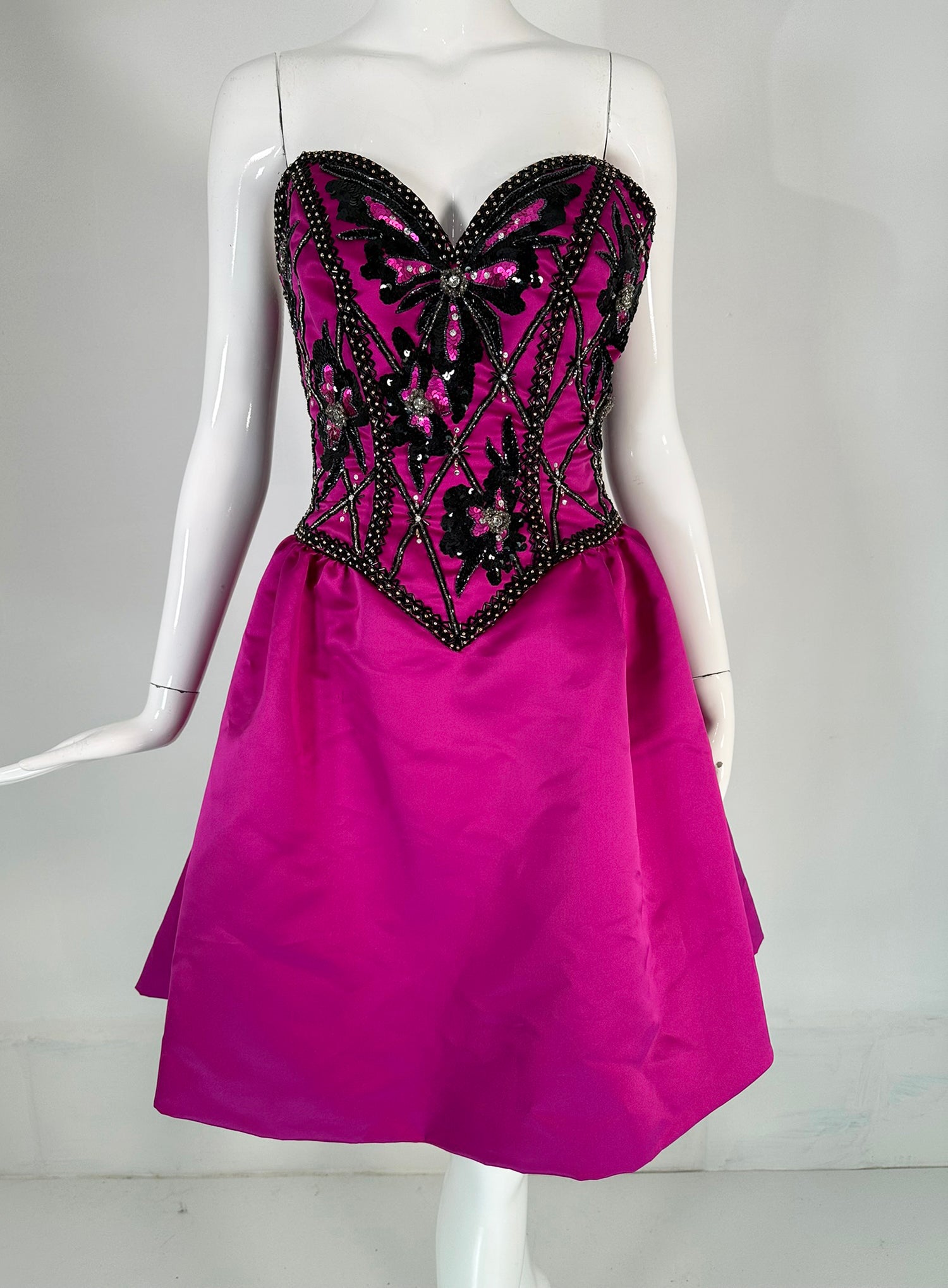 Bob Mackie Fuchsia Strapless Beaded Bodice Semi Full Skirt Evening Dre Palm Beach Vintage Bob Mackie Fuchsia Strapless Beaded Bodice Semi Full Skirt Evening Dre Palm Beach Vintage