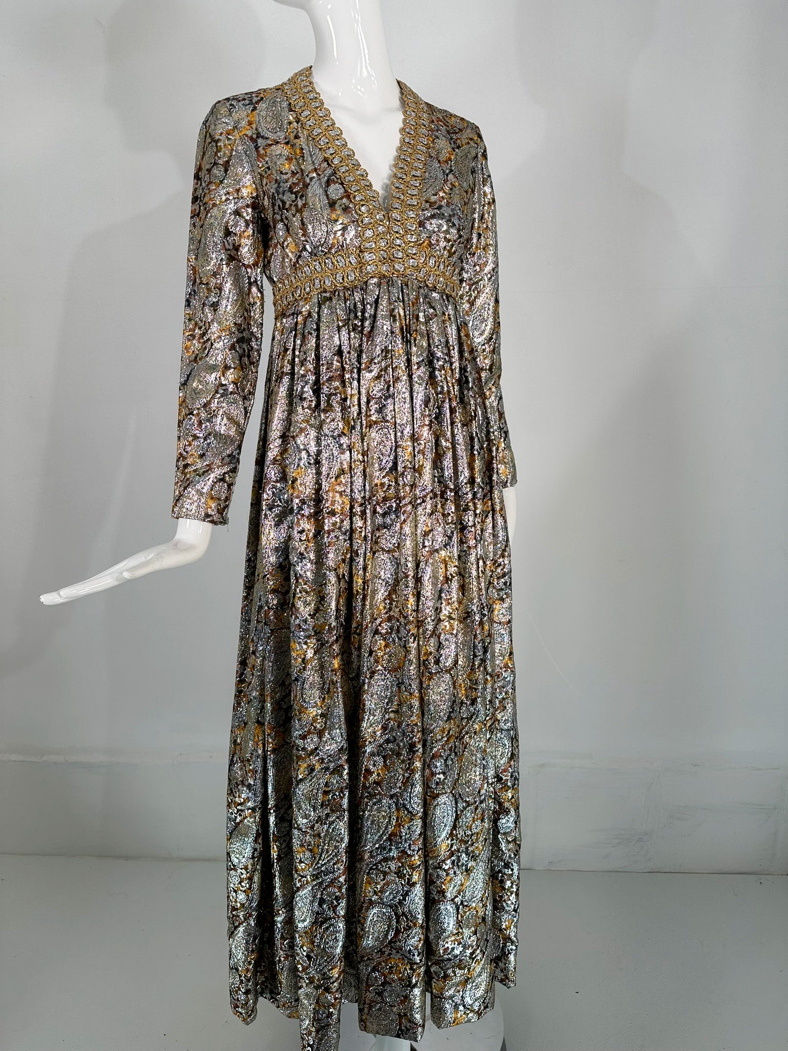 Kasper for Joan Leslie 1968 Documented Paisley Silk & Lurex Gown – Palm  Beach Vintage