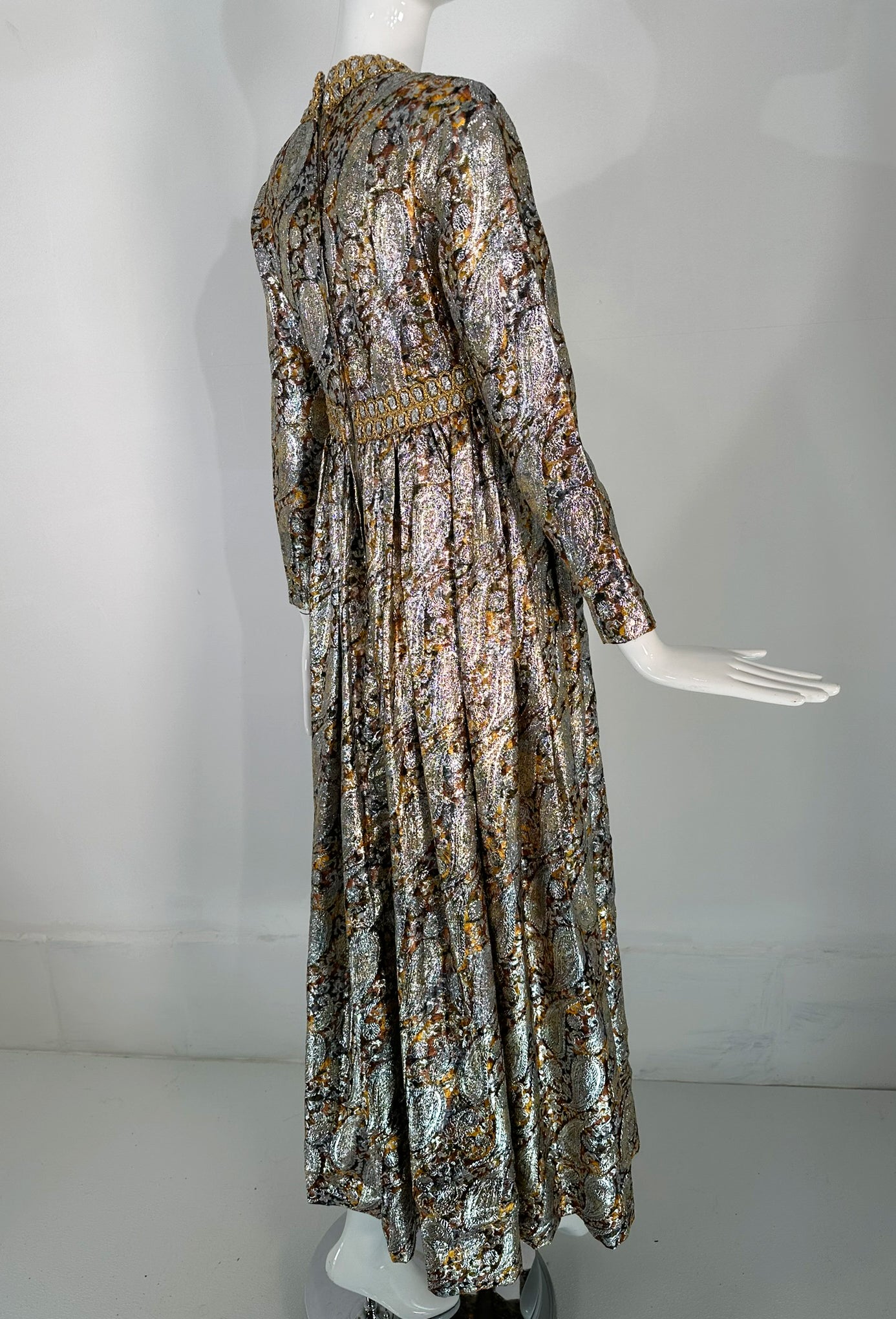 zara metallic thread printed dress Kasper for Joan Leslie 1968 Documented Paisley Silk & Lurex Gown – Palm Beach Vintage Size:M (EU 36) Sexy Deep V neck concealed side seam pockets House of the Dragon