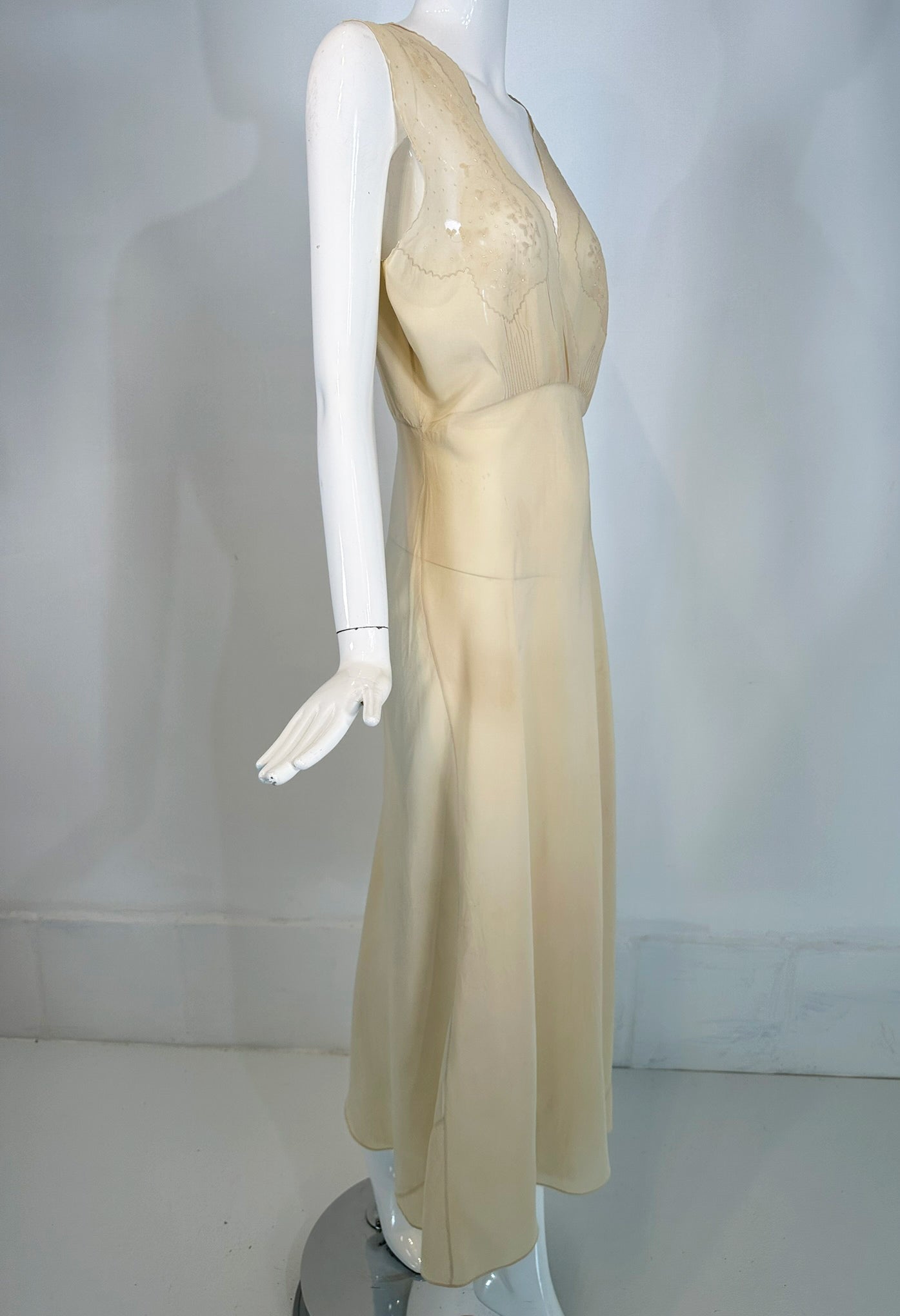 SOLD 1930s Cream Bias Cut Sheer Silk Hand Embroidered & Appliqued Slip – Palm Beach Vintage SOLD 1930s Cream Bias Cut Sheer Silk Hand Embroidered & Appliqued Slip – Palm Beach Vintage