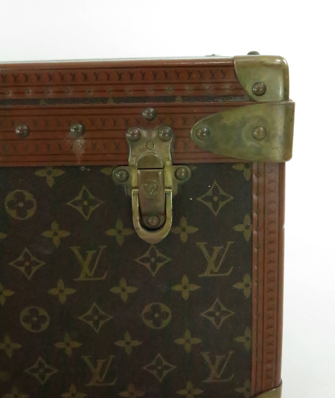 UhfmrShops - Louis Vuitton LV Archlight Sports 'Green' - Louis Vuitton  Alcaraz 80 suitcase in monogram canvas and brown lozine vulcanised fibre