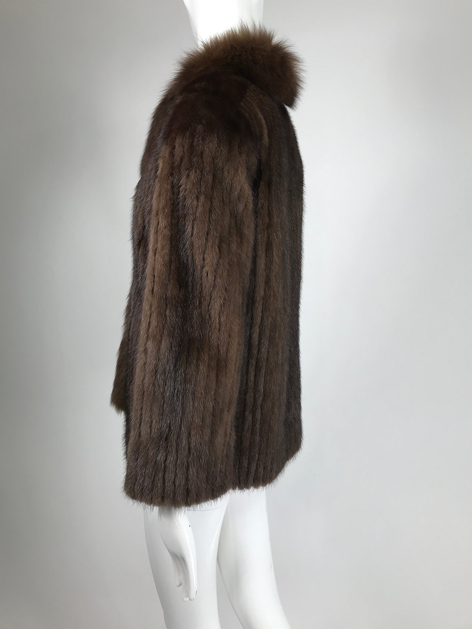 VINTAGE SAGA MINK "GUARANTEE OF QUALITY" CORDED MINK W/ FOX  COLLAR FUR JACKET