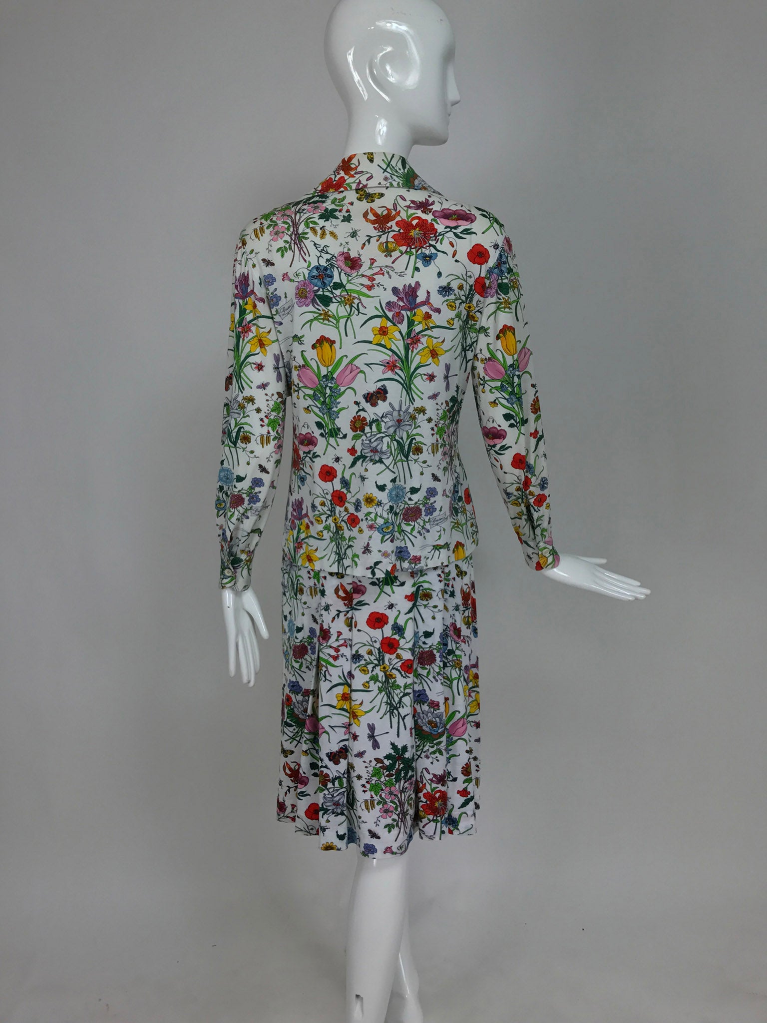 SOLD Gucci top and skirt in the Flora print 1970s – Palm Beach Vintage SOLD Gucci top and skirt in the Flora print 1970s – Palm Beach Vintage