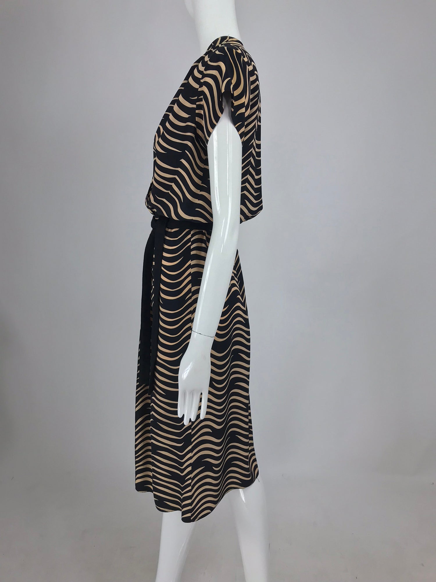 cigarette print dress Pattern - Black" A-Line for Sale by KellyGilleran Bow Jacquard poly silk FIT Women's Cigarette Eveningwear | Ralph