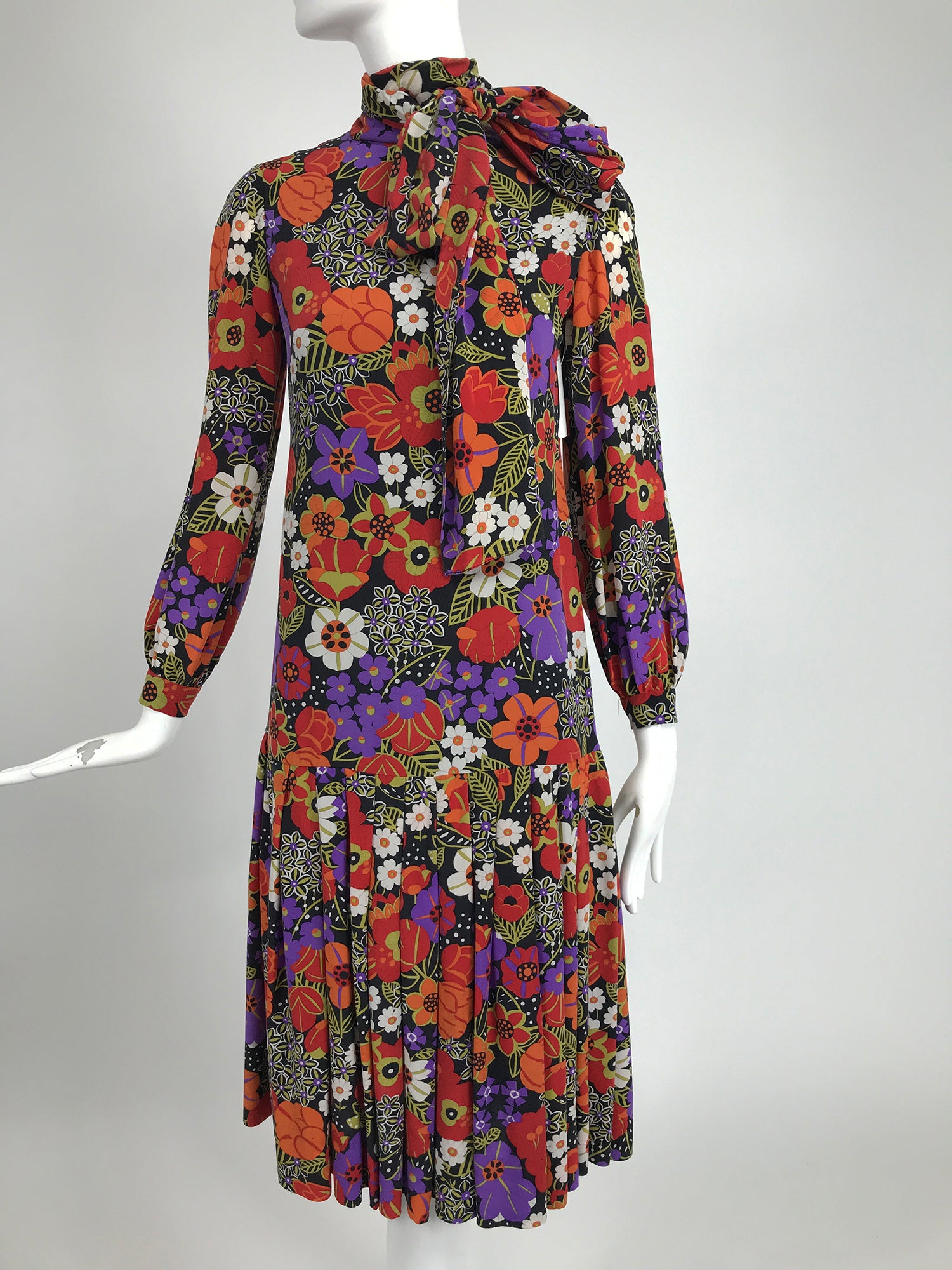 SOLD Oscar de la Renta Floral Silk Crepe Drop Waist Dress Late 1960s Palm Beach Vintage SOLD Oscar de la Renta Floral Silk Crepe Drop Waist Dress Late 1960s Palm Beach Vintage