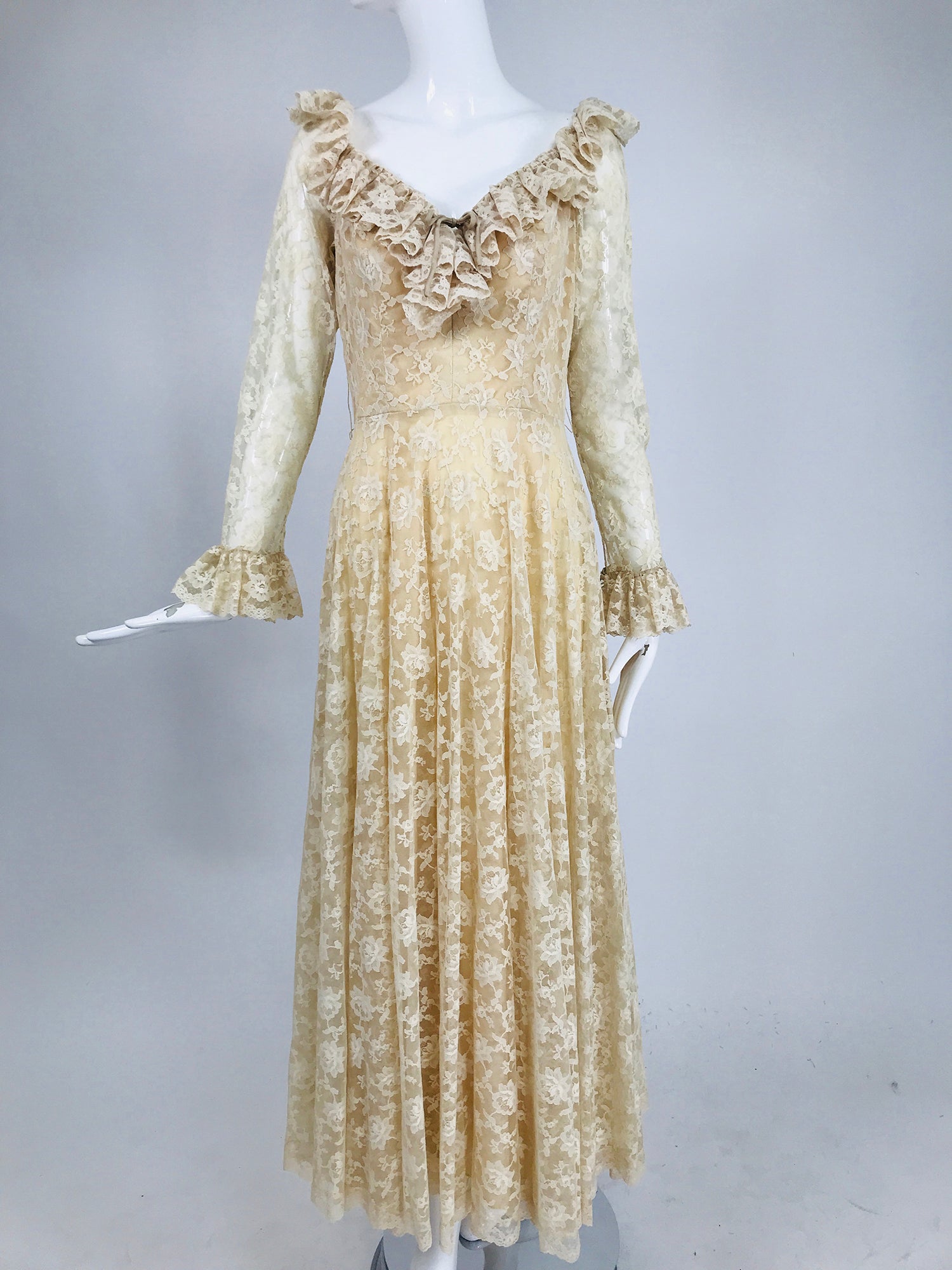 Vintage Les Wilk Ivory All Over Alenon Lace Maxi Dress Wedding Dress Palm Beach Vintage Vintage Les Wilk Ivory All Over Alenon Lace Maxi Dress Wedding Dress Palm Beach Vintage
