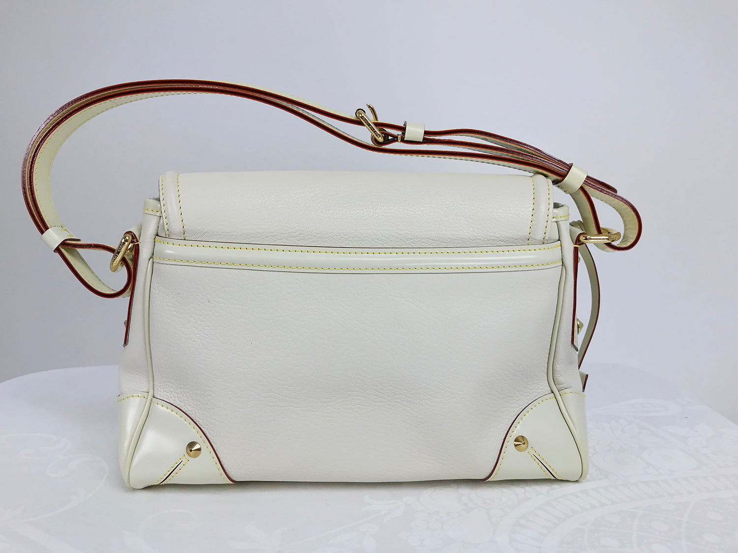 Leather handbag Louis Vuitton White in Leather - 34059056