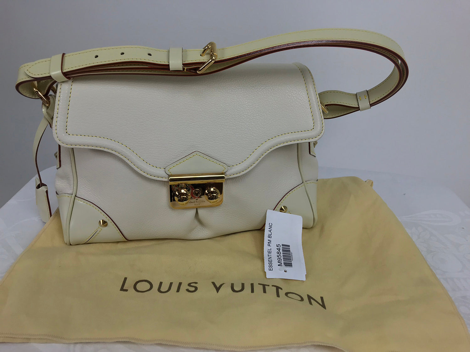 Louis Vuitton - White Suhali L¨Aimable Handbag - Catawiki