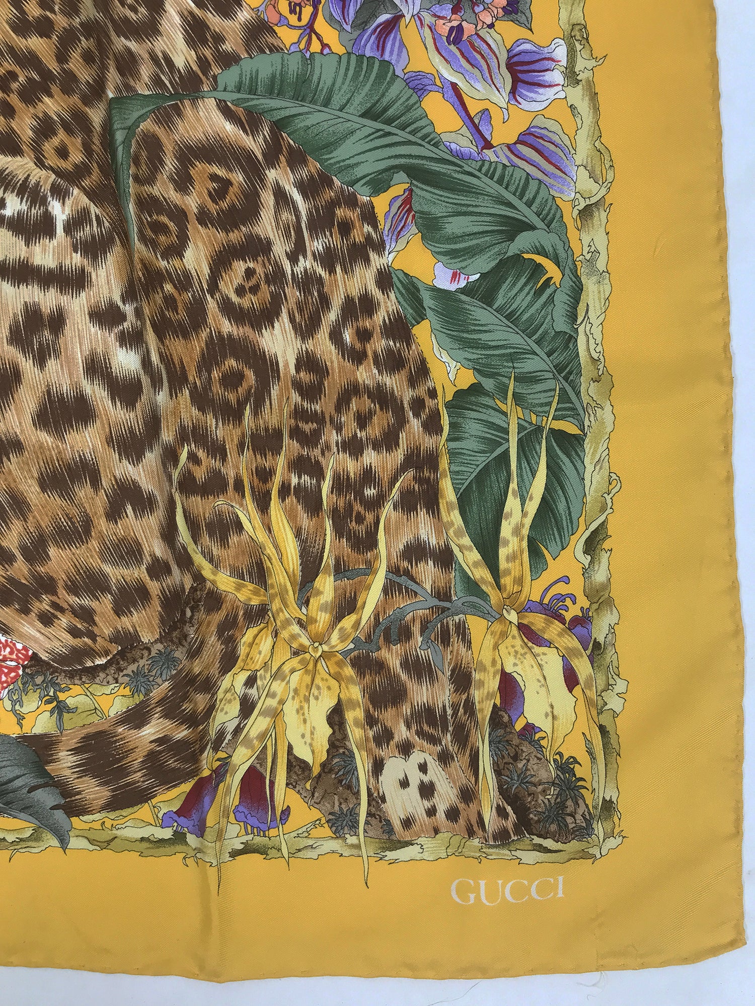 GUCCI大判シルクスカーフ　有翼の獅子　兜　帆船　ドラゴン Gucci Orchid Jungle with Big Cats Silk Scarf 34
