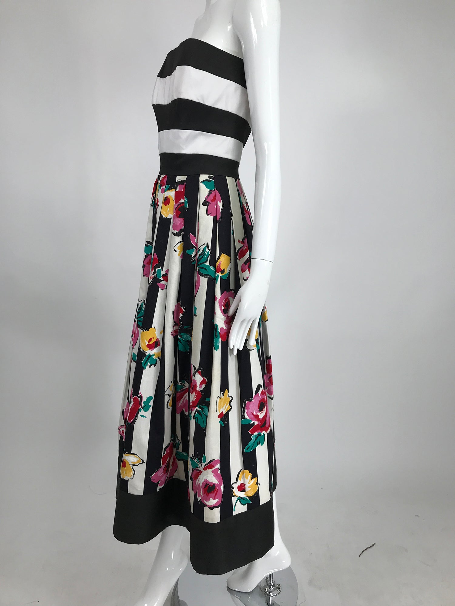 Victor Costa Strapless Black and White Stripe Floral Fit and Flare Dre Palm Beach Vintage Victor Costa Strapless Black and White Stripe Floral Fit and Flare Dre Palm Beach Vintage