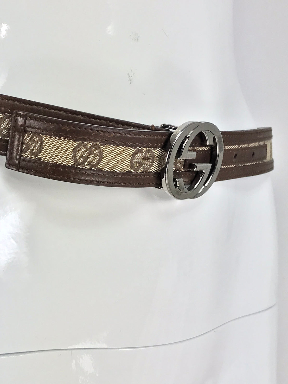 Gucci Black Leather Round Silver Buckle Belt 30 – Palm Beach Vintage