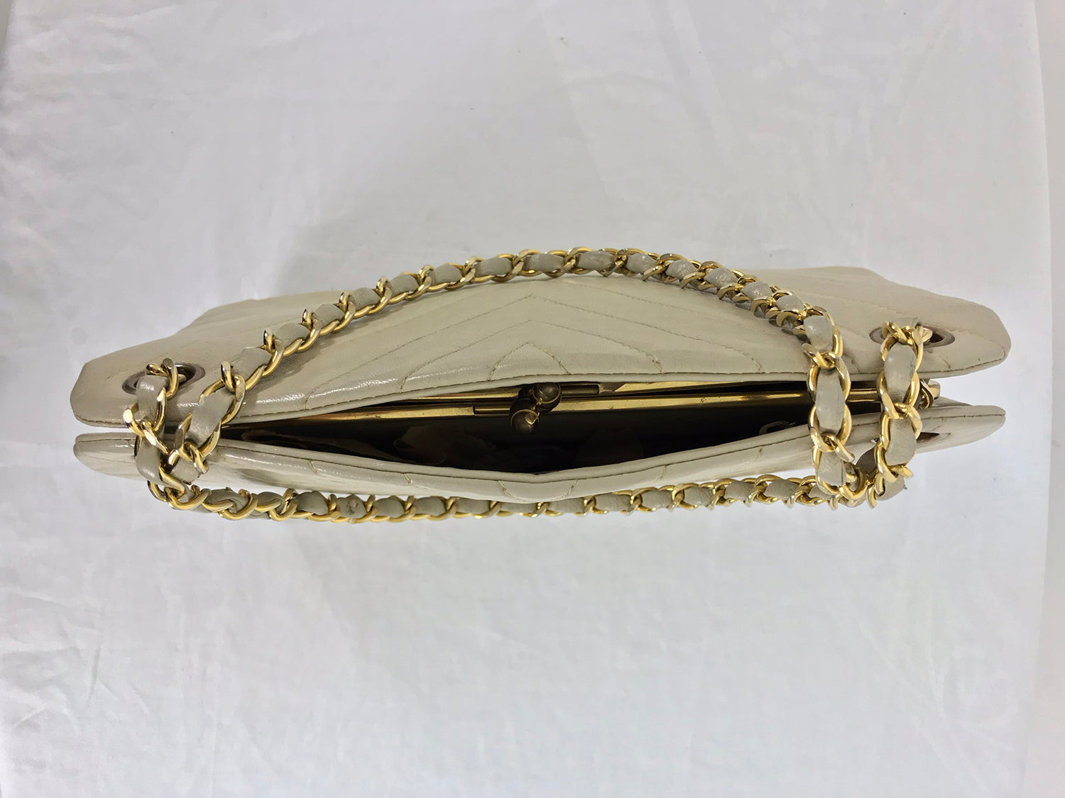 SOLD Chanel 1980s Ivory Chevron Kiss Lock Center Chain Handle Bag