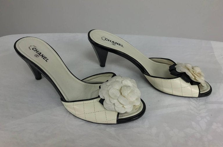 Chanel White/Black Leather CC Faux Pearl Embellished Heel Mules Size 40