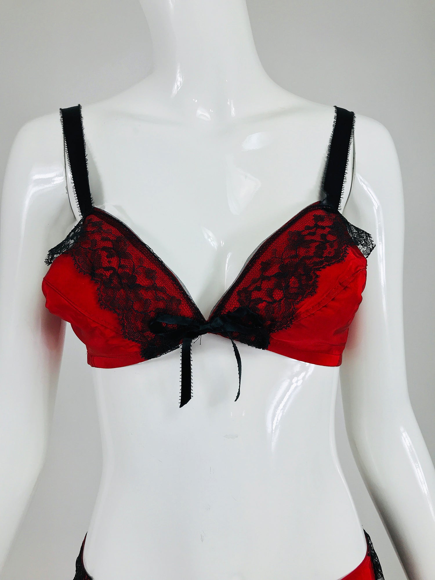 Joan's Specialty 1940s Hand Made Red Black Lace Lingerie Three Piece S –  Palm Beach Vintage