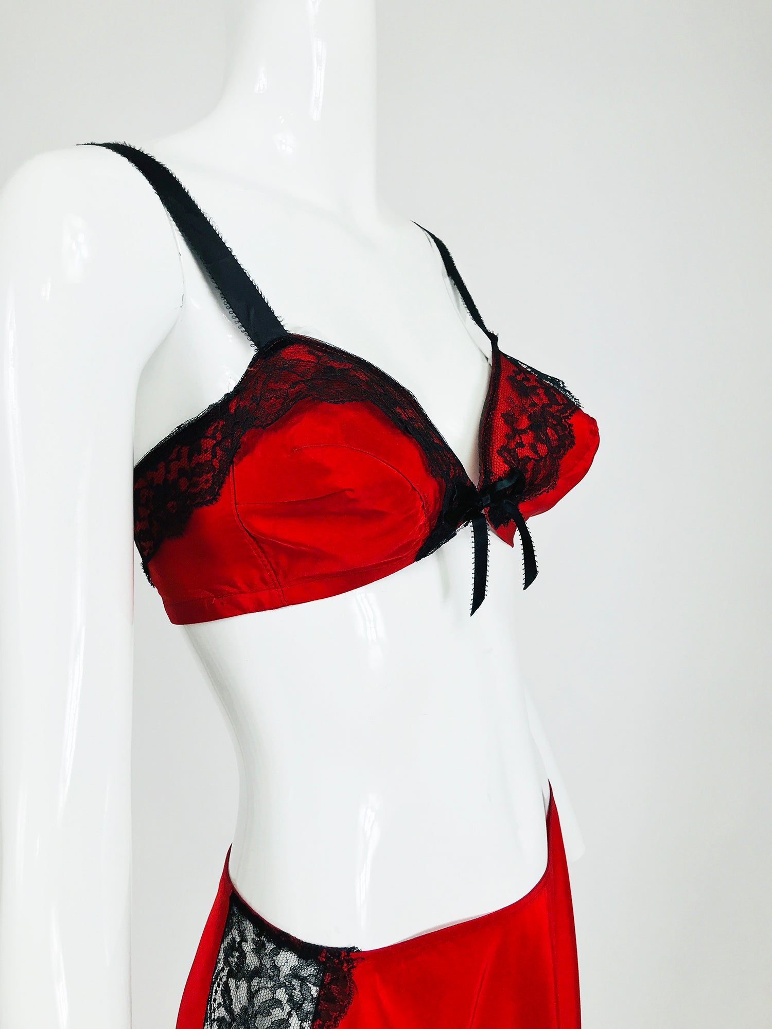 Joan's Specialty 1940s Hand Made Red Black Lace Lingerie Three Piece S –  Palm Beach Vintage