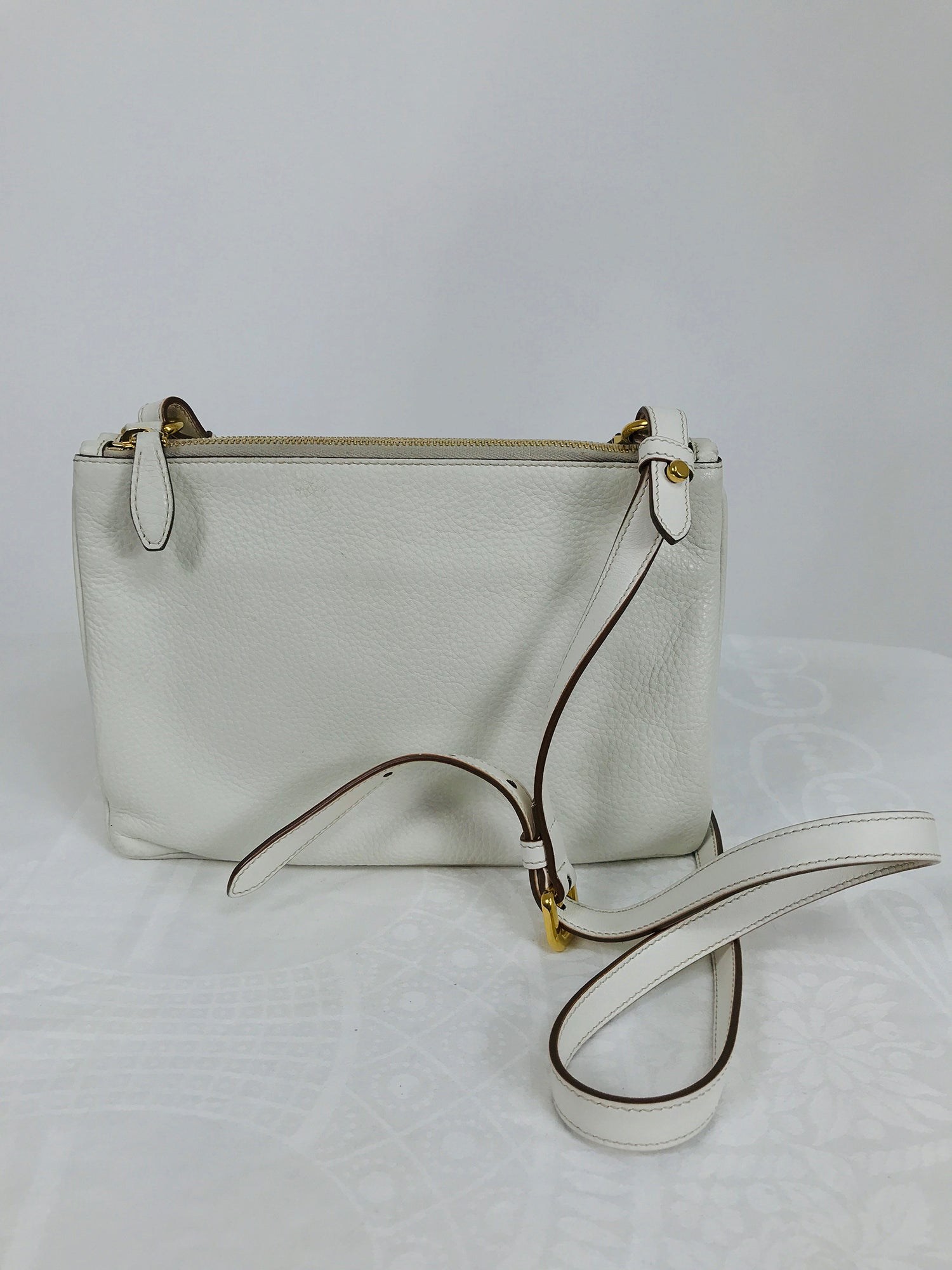 Prada Vitello Daino Double Compartment Leather Crossbody Bag – Palm Beach  Vintage