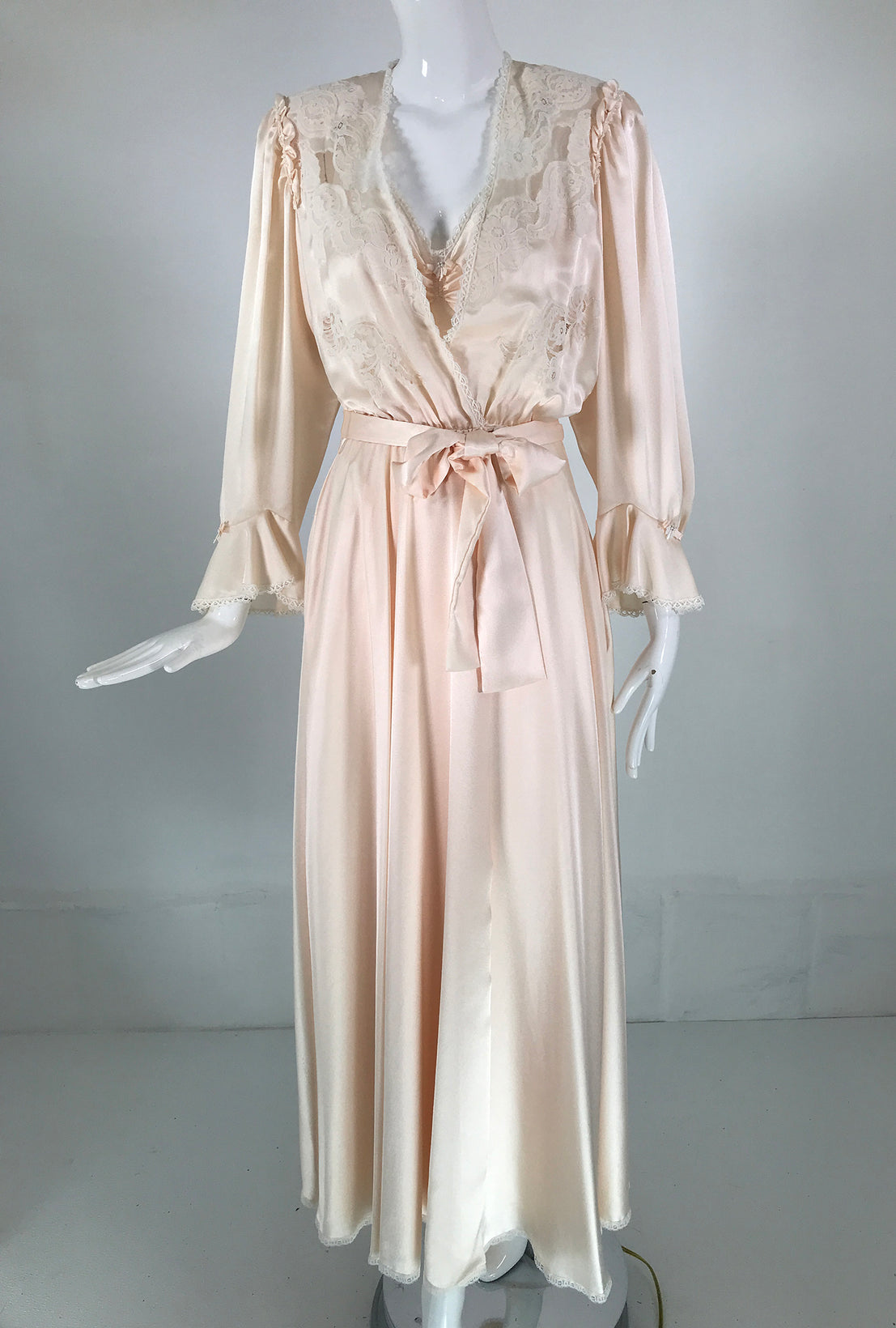 SOLD Christian Dior Lingerie Pale Peach Satin Peignoir Set – Palm